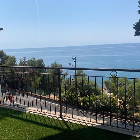 Apartamento La Terrazza Nel Blu Imperia Exterior foto