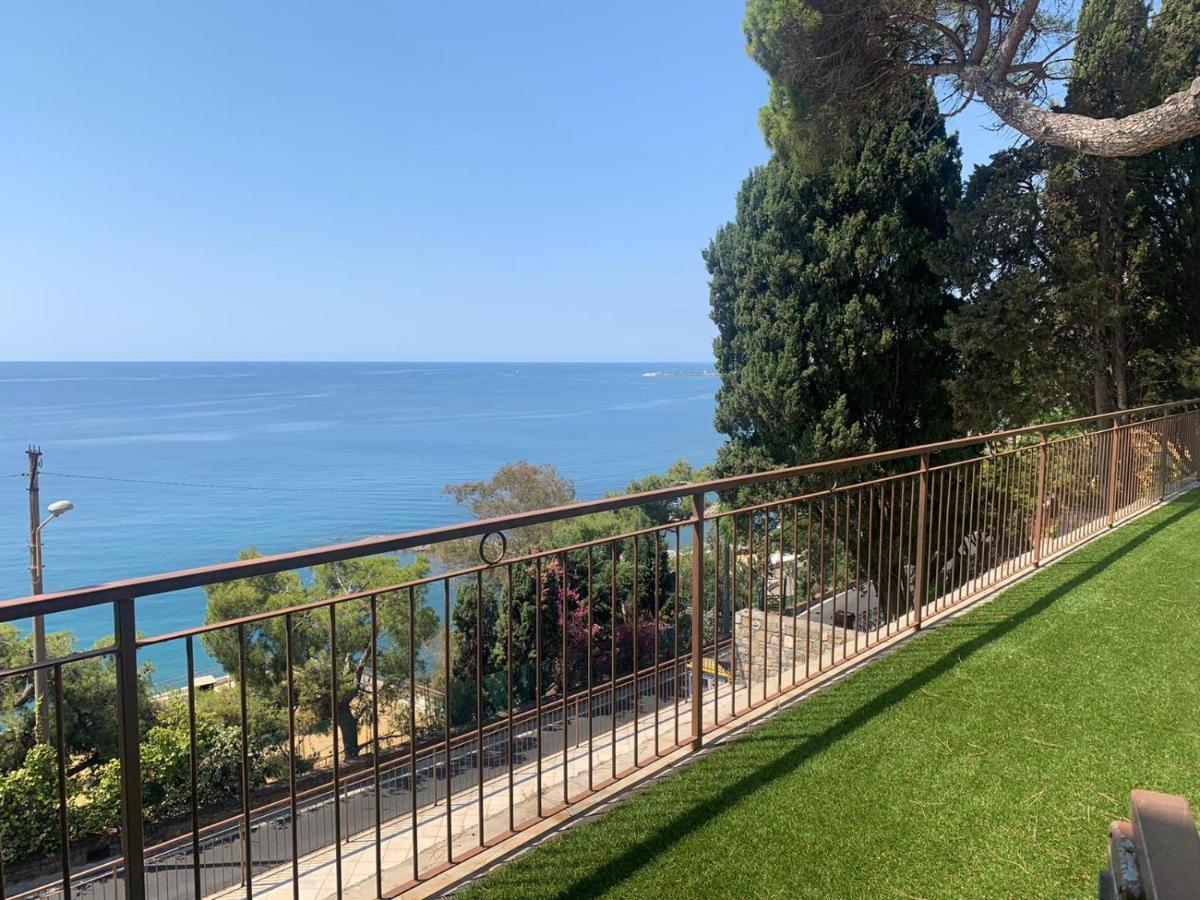 Apartamento La Terrazza Nel Blu Imperia Exterior foto